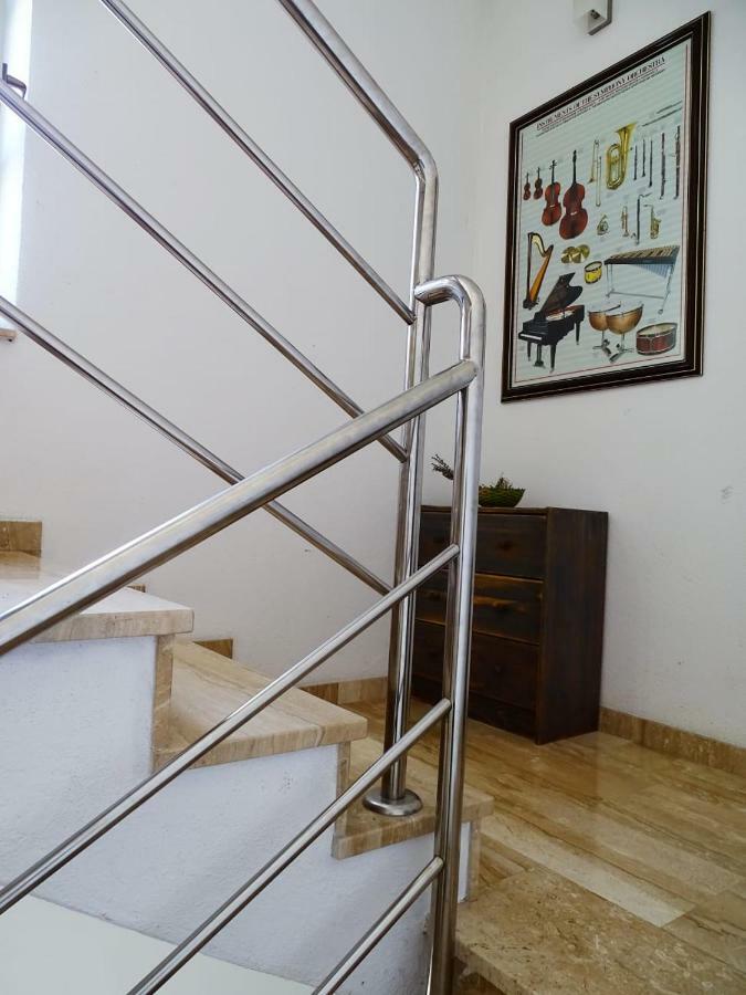 Apartment Naita Sinj Exteriör bild